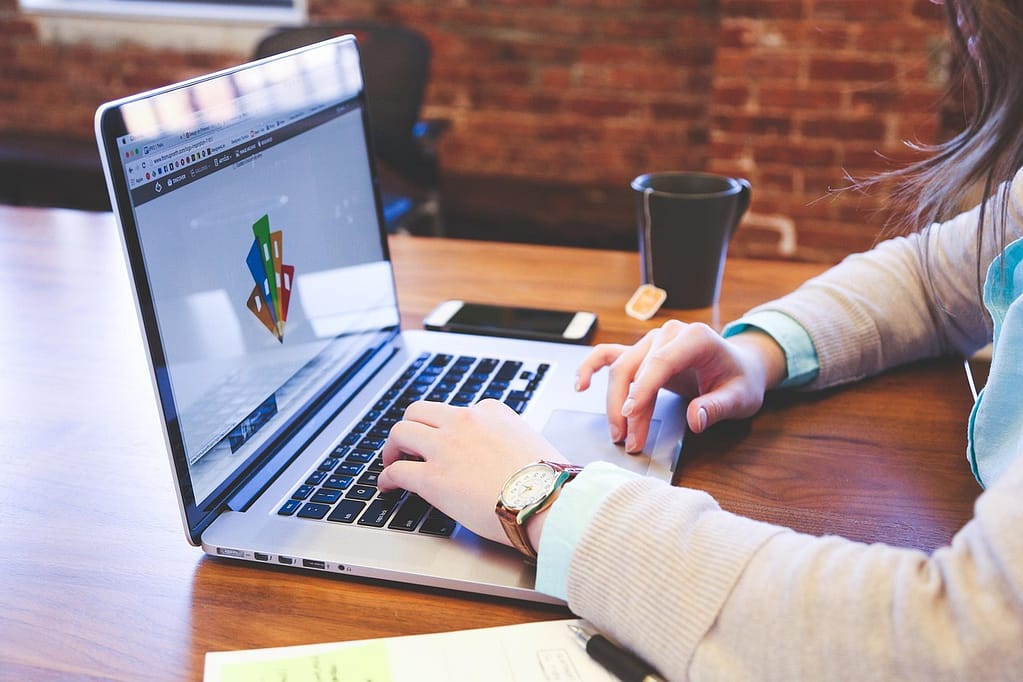 digital marketing girl using laptop